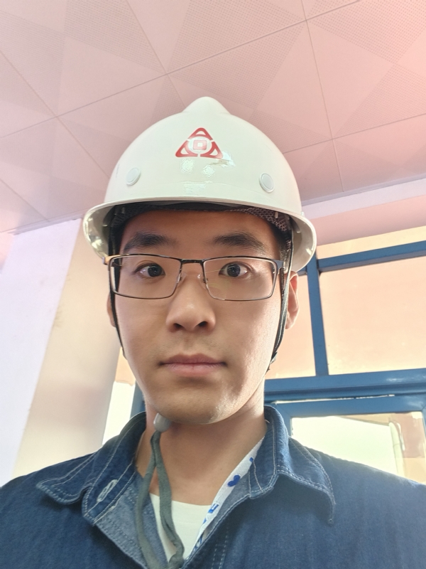 何鹏宇的第二张照片--金门相亲网