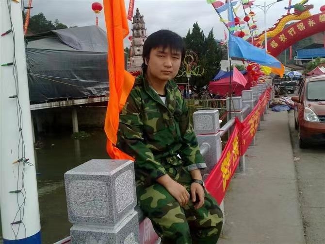 如影随形的第二张照片--金门相亲网