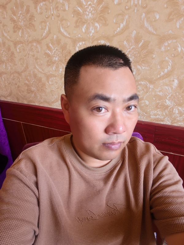 擦亮眼睛向前看的第一张照片--金门相亲网